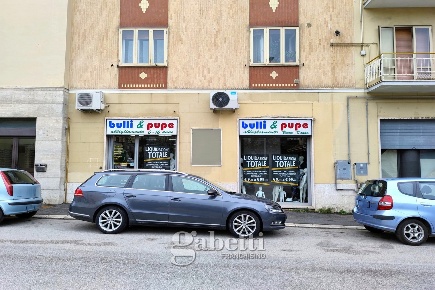 Foto Negozio in Monte Grappa, Campobasso Via XXIV Maggio, CEP di 105 m²