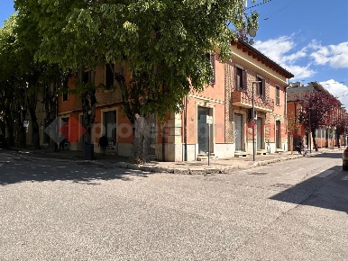Foto Negozio in Via Cataldi 10, Avezzano Centro di 70 m² con 3 locali