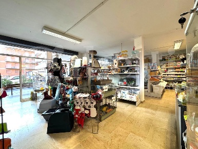 Foto Negozio in Via Caboto 24, Andora Marina Di Andora di 84 m² in vendita