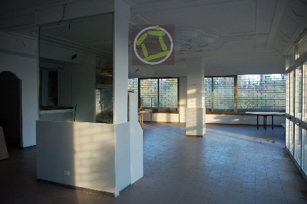 Foto Locale commerciale a Cordenons Centro di 200 m² con 4 locali