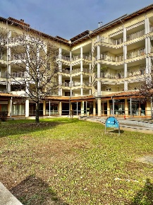 Foto Negozio in Via Giuseppe Mazzini 6, Senago di 153 m² con 1 locali