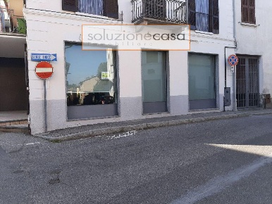 Foto Locale commerciale in Camillo Benso Conte di Cavour 3, Albizzate