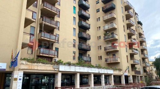 Foto Negozio in Via Capitano Luigi Giorgi snc, Bagheria Centro di 382 m²