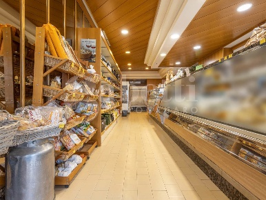 Foto Negozio in Viale Trieste 42, Portogruaro Centro di 85 m² con 2 locali