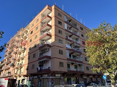 Foto Magazzino in Via Aristosseno 32, Taranto Tre Carrare di 7 m²