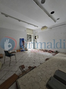 Foto Negozio in Via CONTE MIRABELLI 25, Calvizzano di 35 m² con 2 locali