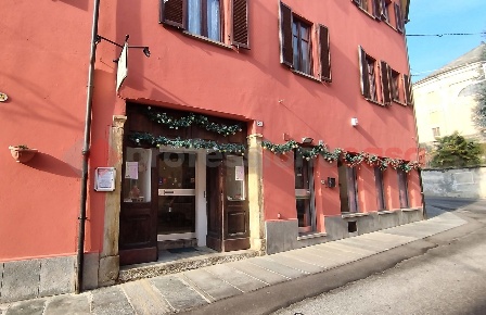Foto Negozio in Via Paolo Boselli 18, Cumiana Centro di 50 m² con 3 locali