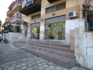 Foto Negozio in Corso Baldassarre Scaduto 135, Bagheria Aspra di 220 m²