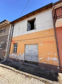 Foto Negozio in Via Archimede 15, Trasacco di 100 m² con 2 locali