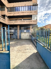 Foto Laboratorio in Bligny, Cagliari Is Mirrionis di 220 m² con 2 locali
