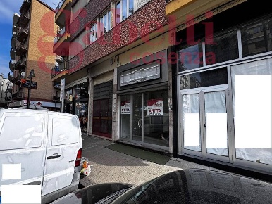 Foto Negozio in Via Cosenza piazza EUROPA 22, Cosenza Centro di 24 m²