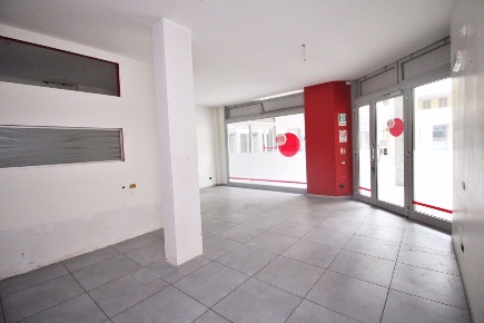 Foto Ufficio in Piazza Giuseppe Maggiolini 29, Parabiago Centro di 94 m²