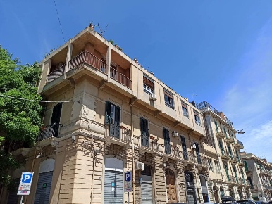 Foto Negozio in Via Ghibellina 118, Messina Battisti - Avignone di 65 m²