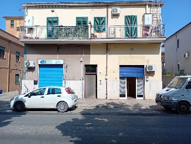 Foto Negozio in Via UGO FOSCOLO 52, Aprilia Semicentro di 26 m² in affitto