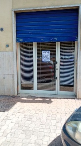 Foto Negozio in Via UGO FOSCOLO 52, Aprilia Semicentro di 26 m² in affitto
