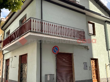 Foto Negozio in Via Mazzini 10, Avezzano Centro di 90 m² con 3 locali