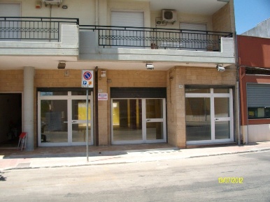 Foto Negozio in Viale Gramsci 118, Grottaglie di 284 m² in affitto