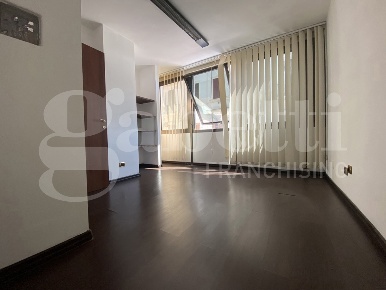 Foto Ufficio in Via Santa Teresa 3, Formia Centro di 52 m² con 2 locali