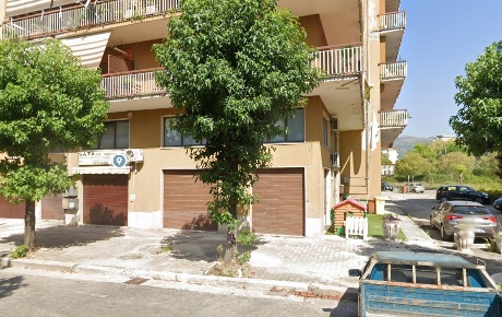 Foto Negozio in Via Buonarroti 1, Cassino Centro di 150 m² con 2 locali