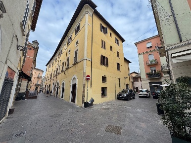 Foto Negozio in Via Locale in via cavour 69, Terni Centro Storico di 60 m²