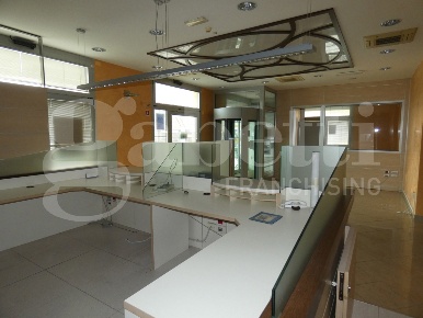 Foto Ufficio in Piazza Baracca 12, Ravenna Centro Storico di 289 m²