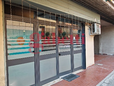 Foto Negozio in Corso Campano s/n, Venafro Centro di 48 m² con 1 locali
