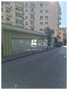 Foto Negozio in Via Arce 12, Salerno Centro di 263 m² in affitto