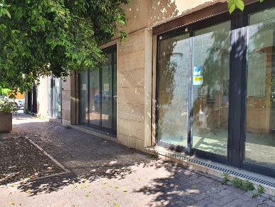 Foto Negozio in Viale della Regione 23/A, Partinico di 467 m² con 11 locali