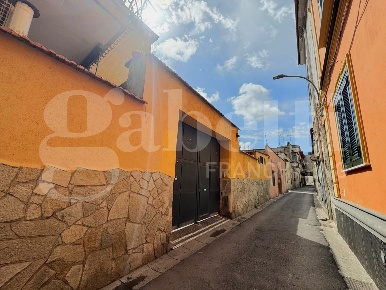 Foto Magazzino in Via Amalfi 2, Arzano di 68 m² con 2 locali in vendita