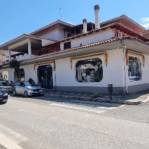 Foto Negozio in Via COSTANTINO 5, Aprilia Centro di 358 m² in vendita
