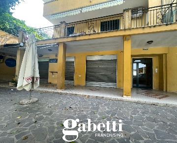 Foto Negozio in Dante, Vitulazio di 90 m² con 2 locali in vendita