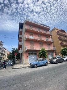 Foto Negozio in Via KENNEDY 103, Barcellona Pozzo di Gotto Centro di 80 m²
