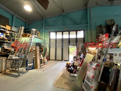 Foto Negozio a Crespina Lorenzana di 500 m² con 1 locali in vendita