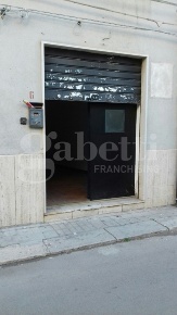 Foto Negozio in Via Pietro Parisi 6, Trapani Centro di 50 m² con 3 locali