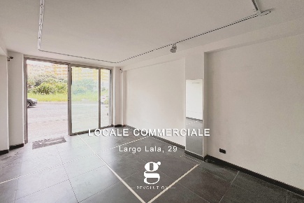Foto Negozio in Largo LALA 29, Napoli Fuorigrotta di 25 m² con 2 locali