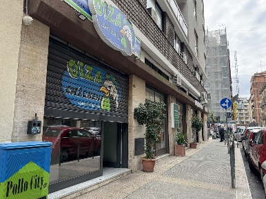 Foto Negozio in Via marchese di montrone 80, Bari Murat di 100 m²