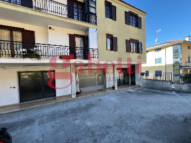 Foto Negozio in Viale Roma snc, Colli a Volturno Centro di 71 m² in vendita