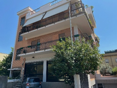 Foto Negozio in Gioia Tauro, Roma Anagnina di 190 m² con 1 locali