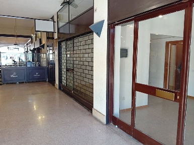 Foto Negozio in Piazza maggiolini 3, Parabiago Centro di 40 m² in affitto