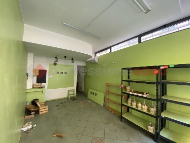 Foto Negozio a Livorno Calzabigi di 26 m² con 1 locali in affitto