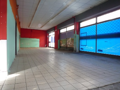 Foto Negozio in Via Veneto 6, Golasecca di 150 m² con 2 locali in vendita