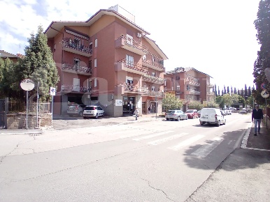 Foto Negozio in Via Giovanni XXIII 10, Civita Castellana Centro di 120 m²