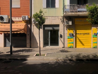 Foto Negozio in Viale Commenda 142, Brindisi Commenda di 60 m² con 2 locali