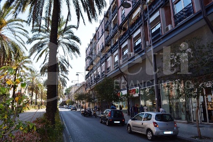 Foto Negozio in Via dei Mille 249, Messina San Martino di 330 m² in vendita