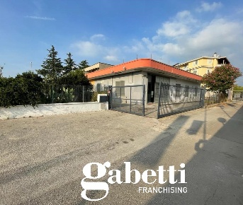 Foto Magazzino in appia km 119+400, Vitulazio di 500 m² con 1 locali
