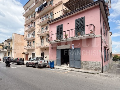 Foto Negozio in Semetelle, Angri Centro di 89 m² con 1 locali in affitto