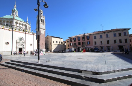 Foto Negozio in Vicolo dell'Assunta 2, Busto Arsizio Piazza Santa Maria