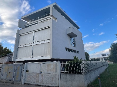 Foto Ufficio a Bologna Borgo Panigale di 100 m² con 3 locali in vendita