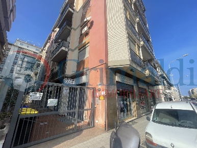 Foto Negozio in Via Catania 234, Messina Provinciale di 790 m² con 4 locali