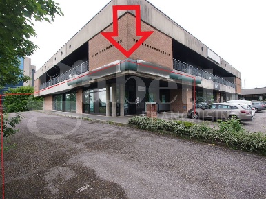 Foto Negozio in Via lago di garda 26, Schio Macchiavella Vanzi di 350 m²
